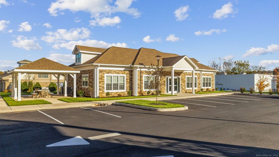 Berlin Apartments – Berlin, CT